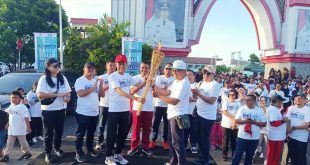 Peringatan HUT Ke-25 BUMN, Bupati Iskandar Kamaru Lepas Jalan Sehat Bersama