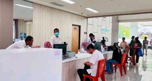 Di Ruang Tunggu RSUD Bolsel, Bupati Iskandar Tunjukkan Arti Kesederhanaan